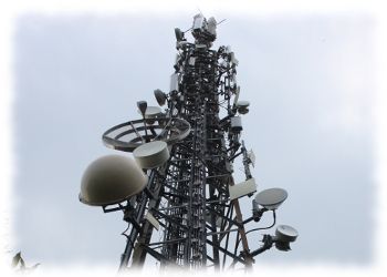 Traliccio per ponte radio sul Lago di Garda in alta quota