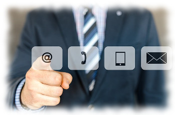 Persona che invia un messaggio – Contatti Associazione Punto di Riferimento APS