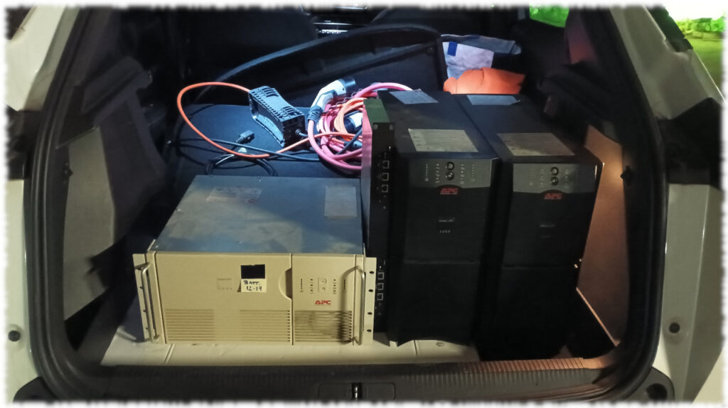 UPS nel baule dell'auto utilizzata per il trasporto da Milano a Tignale